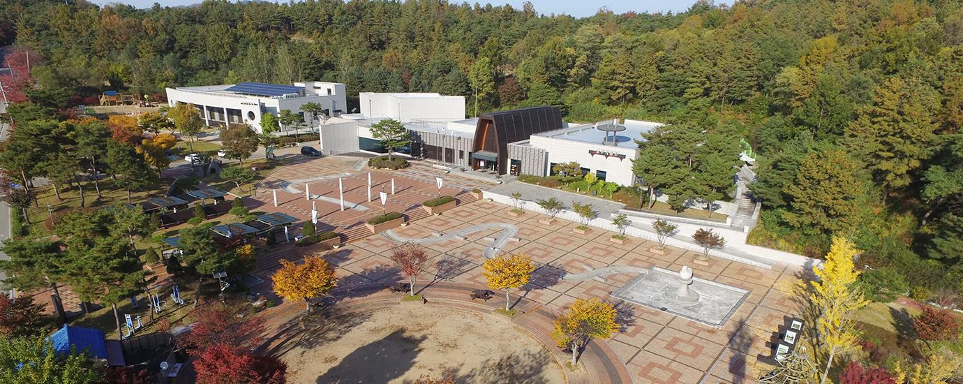 상주박물관 외부 전경(하계)